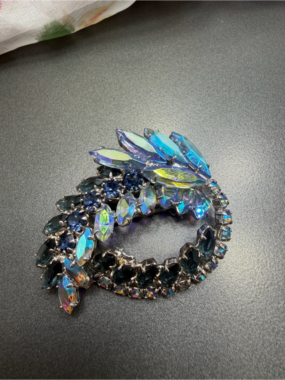⬇️⬇️ Vintage Aurora Crystal Statement Brooch - Iridescent Blue #261UB